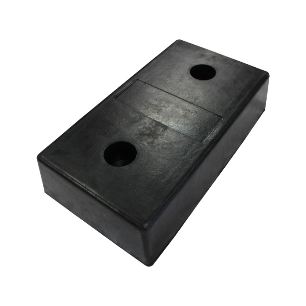 Modellbeispiel: Anfahrschutz -Resist Pro- aus Vollgummi, ideal für LKW-Laderampen (Art. 41438)