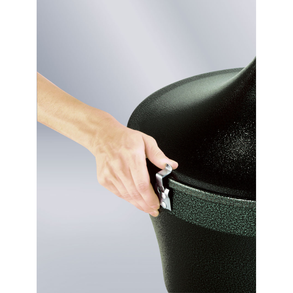Detailansicht: Verschlussklemmen des Standaschers -Aladdin Smoker`s Station- bilden eine eng anliegende Abdichtung