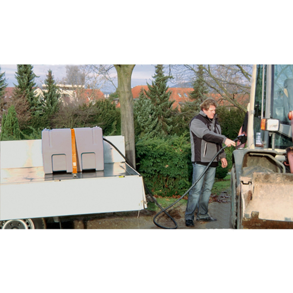 Anwendungsbeispiel: schnelles und leichtes Befüllen durch Automatik-Zapfpistole (Abb. zeigt ggf. andere Ausführung!)